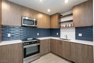 Photo #1: 2711932 Listing 