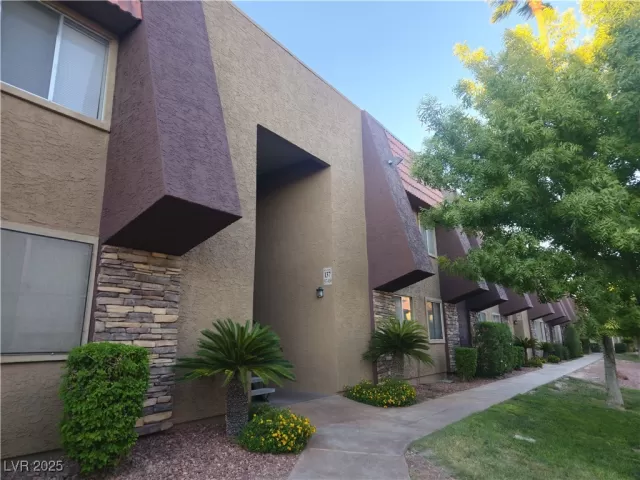 MLS: 2711935 Condo For Sale