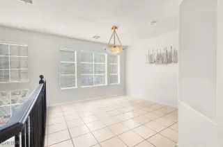 Photo #3: 2711974 Listing