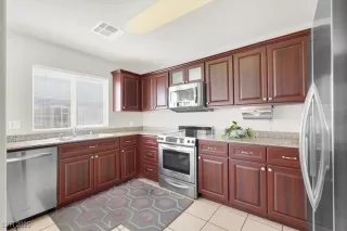 Photo #5: 2711974 Listing