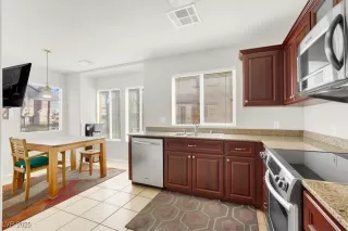 Photo #6: 2711974 Listing