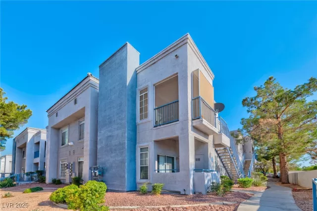 MLS: 2711997 Condo For Sale