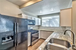 Photo #4: 2711997 Listing 