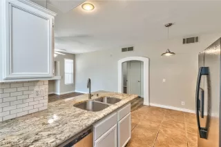 Photo #5: 2711997 Listing 