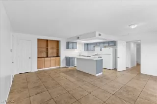 Photo #4: 2712011 Listing 