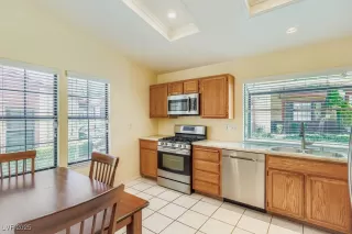 Photo #3: 2712032 Listing