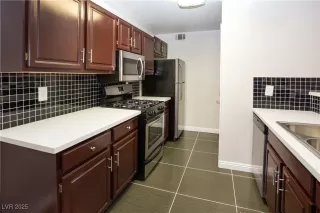 Photo #4: 2712037 Listing 