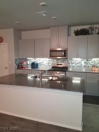 Photo #1: 2712040 Listing 