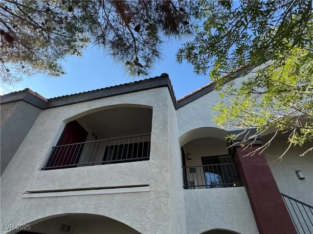 MLS: 2712048 Condo For Sale