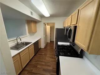 Photo #5: 2712048 Listing 