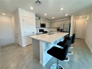 Photo #5: 2712064 Listing 