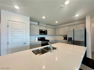 Photo #6: 2712064 Listing 