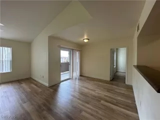 Photo #3: 2712071 Listing