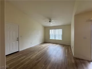 Photo #4: 2712071 Listing