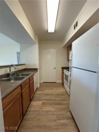 Photo #5: 2712071 Listing