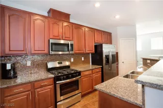 Photo #3: 2712077 Listing 