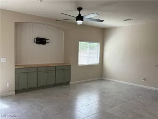 Photo #6: 2712085 Listing