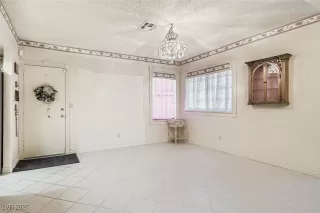 Photo #4: 2712086 Listing 