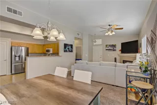 Photo #6: 2712093 Listing