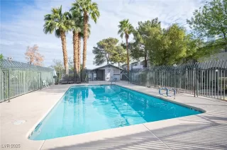 Photo #5: 2712137 Listing 