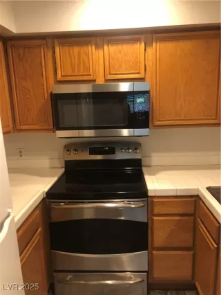 Photo #3: 2712138 Listing 