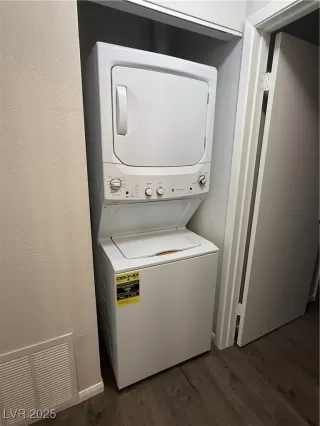 Photo #6: 2712138 Listing 