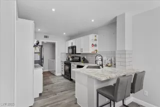 Photo #2: 2712176 Listing 