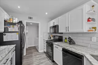 Photo #4: 2712176 Listing 