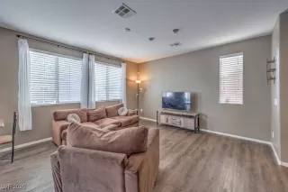 Photo #4: 2712205 Listing