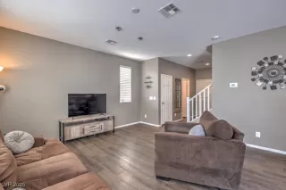 Photo #5: 2712205 Listing