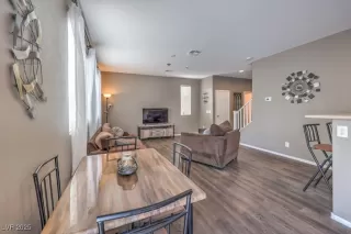 Photo #6: 2712205 Listing