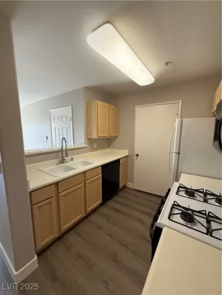 Photo #5: 2712225 Listing 