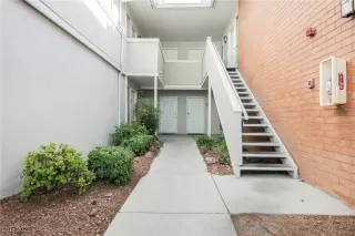 Photo #4: 2712255 Listing