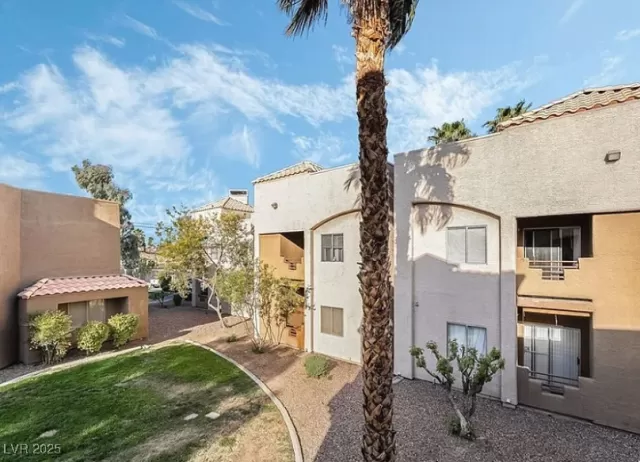 MLS: 2712274 Condo For Sale