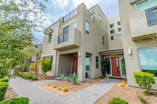 MLS: 2712300 Condo For Sale