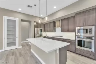 Photo #1: 2712300 Listing