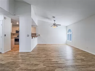 Photo #3: 2712312 Listing 