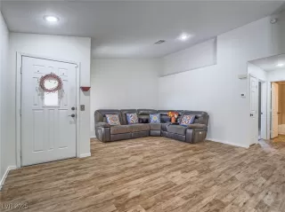 Photo #4: 2712312 Listing 