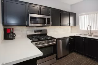 Photo #3: 2712314 Listing