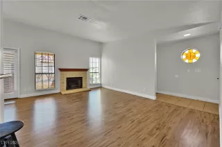 Photo #4: 2712320 Listing