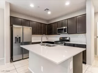 Photo #5: 2712341 Listing 