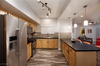 Photo #4: 2712347 Listing 