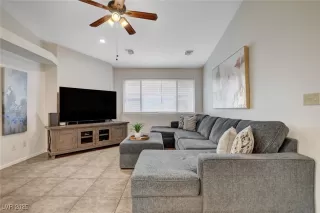 Photo #4: 2712372 Listing