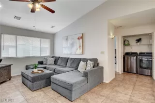 Photo #5: 2712372 Listing