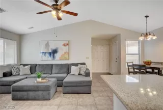 Photo #6: 2712372 Listing