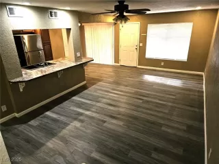 Photo #5: 2712388 Listing 