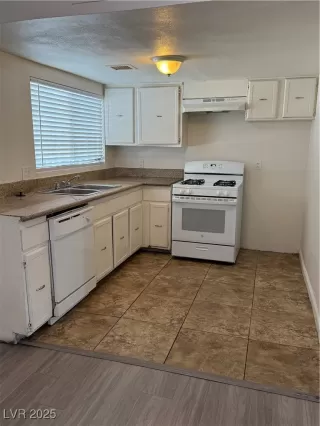 Photo #2: 2712393 Listing 