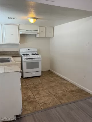Photo #3: 2712393 Listing 