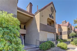 Photo #2: 2712397 Listing