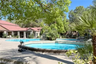 Photo #4: 2712397 Listing